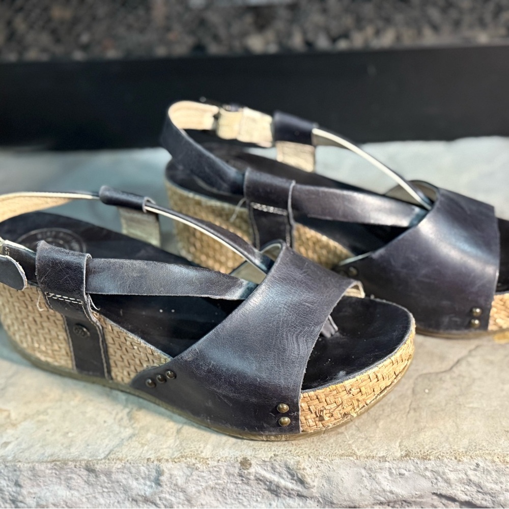 Bussola Women's Black Leather Wedge Sandals